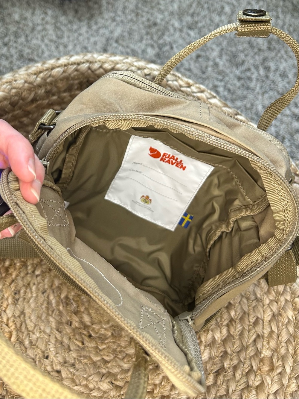 Fjallraven Kånken Small Crossbody Bag in Khaki - Picture 4 of 5